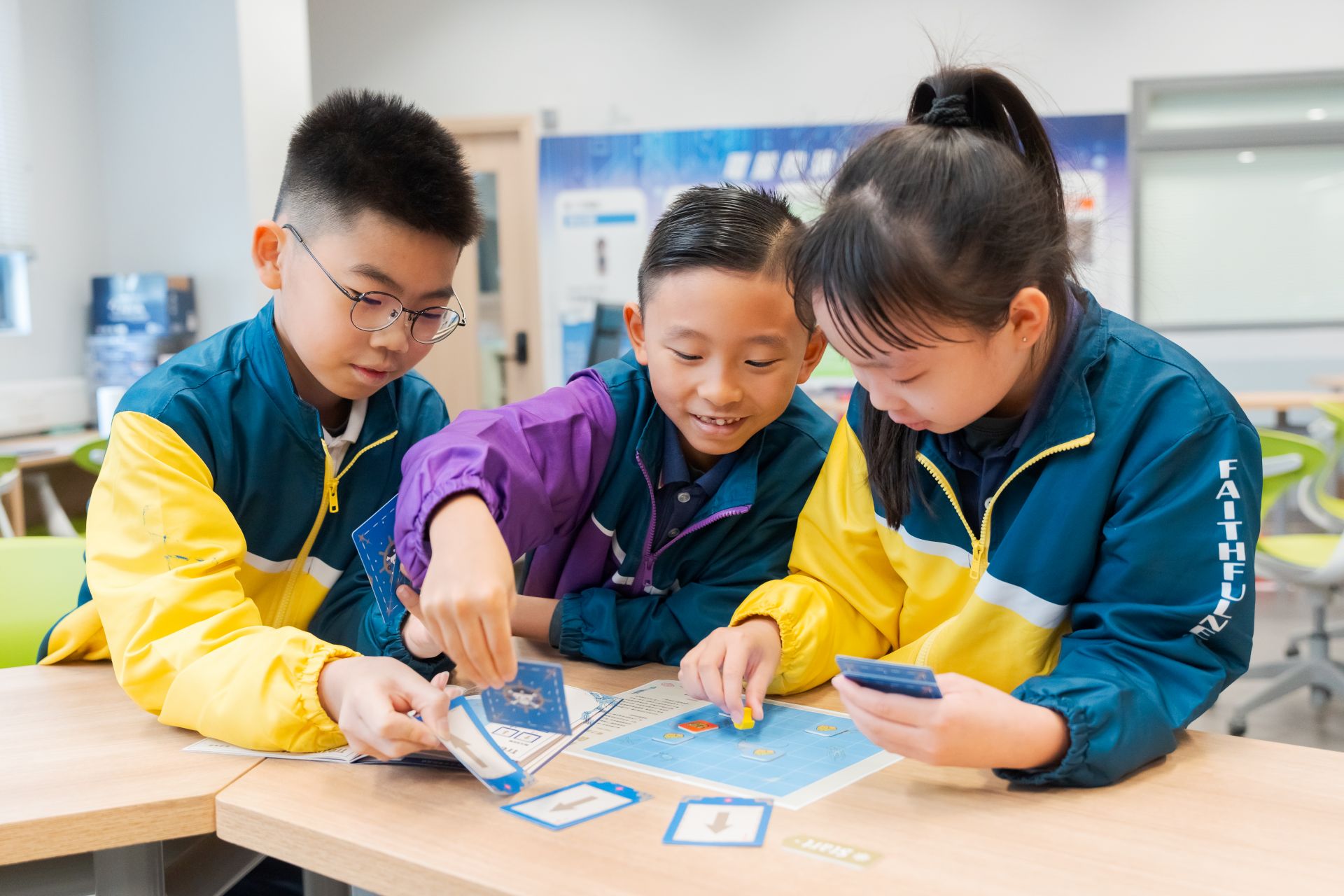 東華三院曾憲備小學